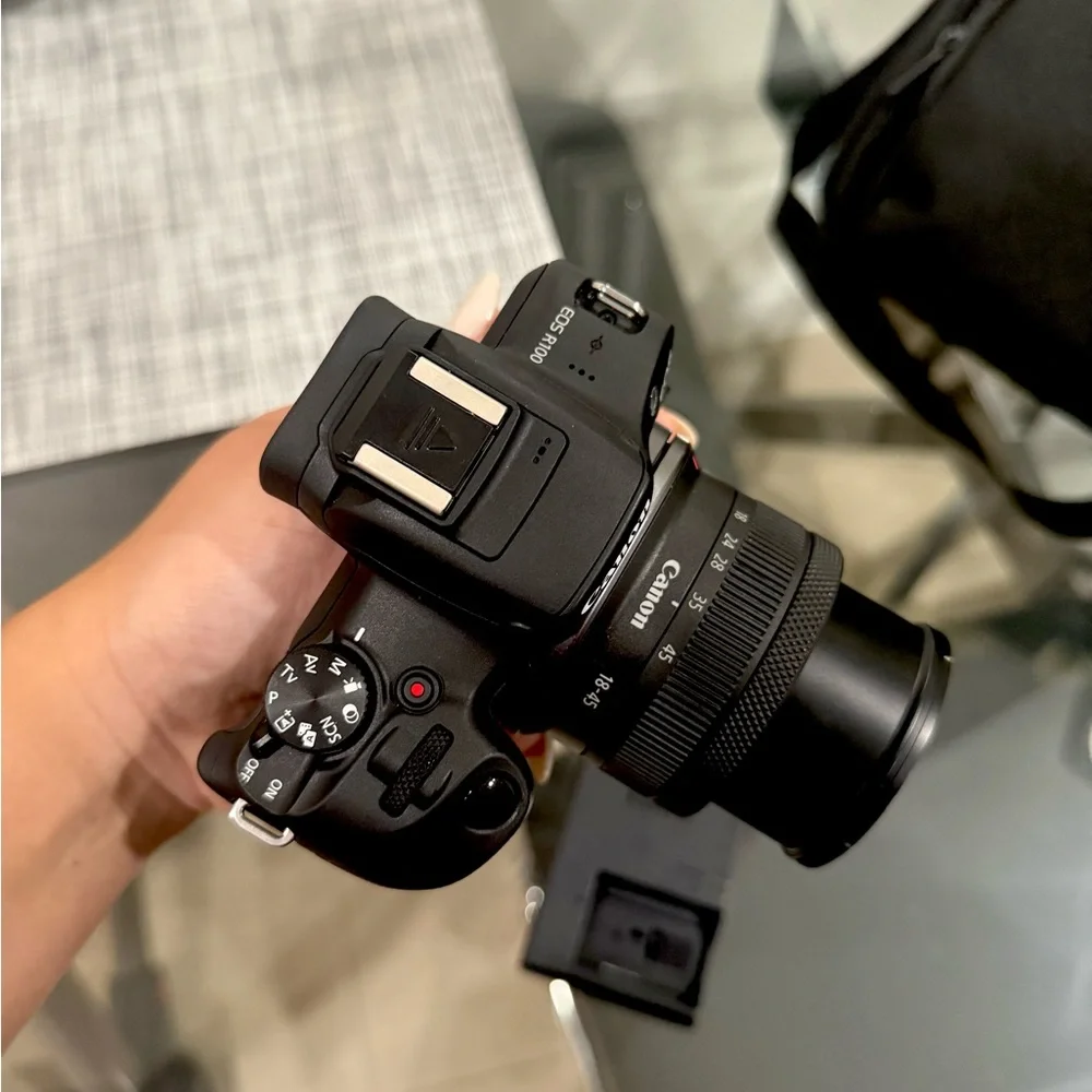 Canon Black Camera Bag with Accessories Canon EOS R100